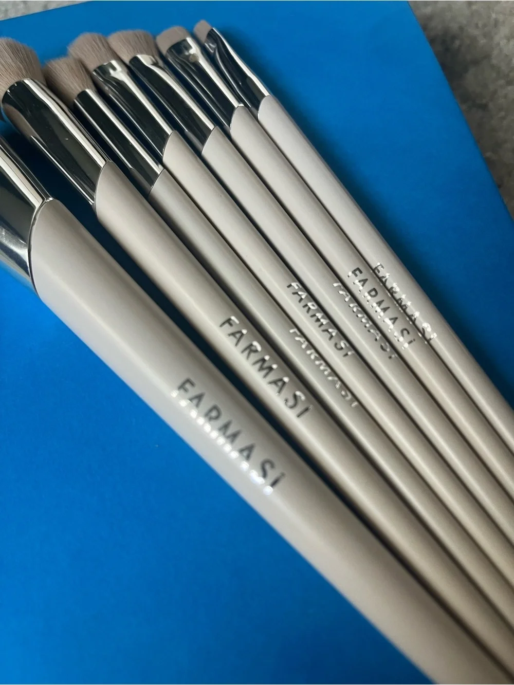Farmasi Neutral Beige & Silver 7-Piece Makeup Brush Set